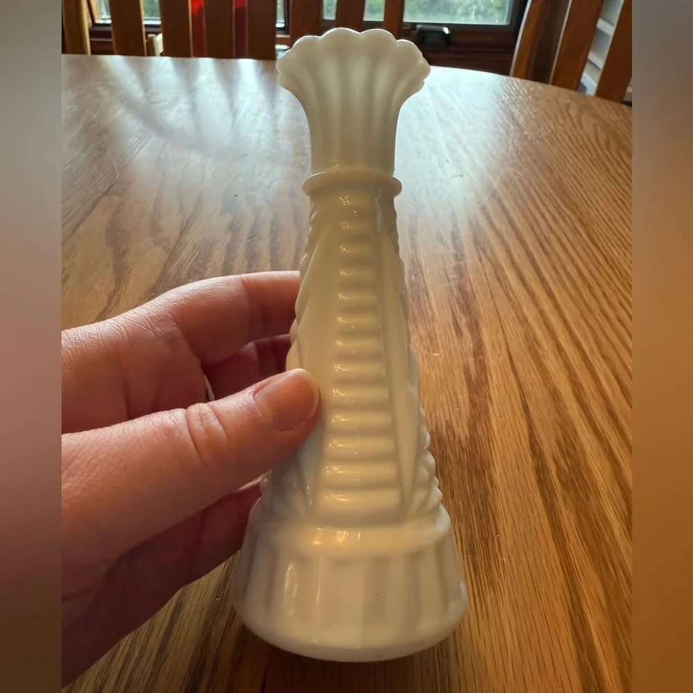 Vintage 1970s Anchor Hocking Milk Glass Flower Bud Vase